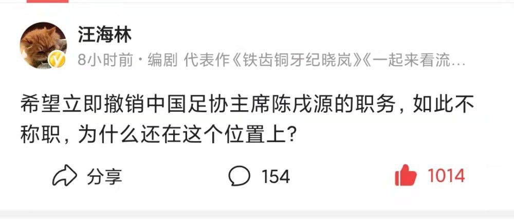 杨若亲朝大家伙儿招呼了一声，话音落的时候，手里的筷子已挑了一只蟹黄包到了自己碗里。